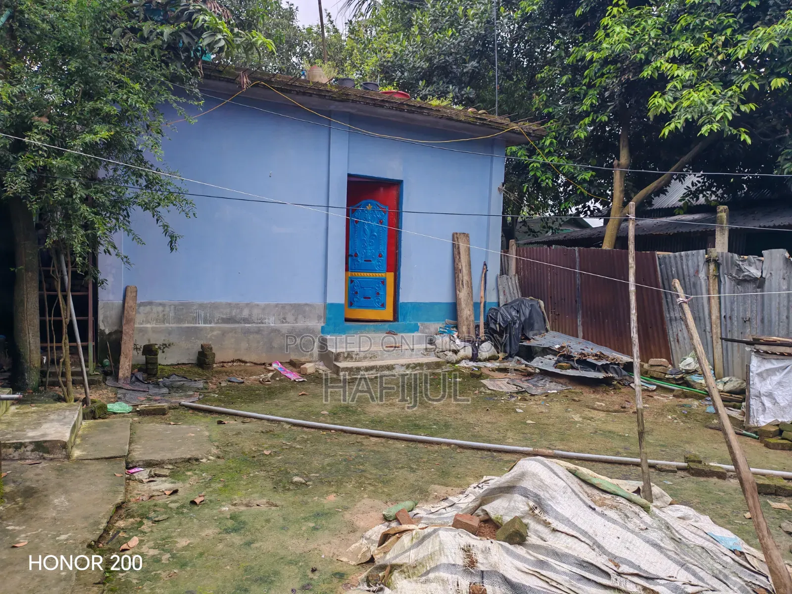জমিটা কালেক্টারি খাস, কোন জামেলা সমস্যা ছাড়া, একটা রুম সহ ছাদ করা
