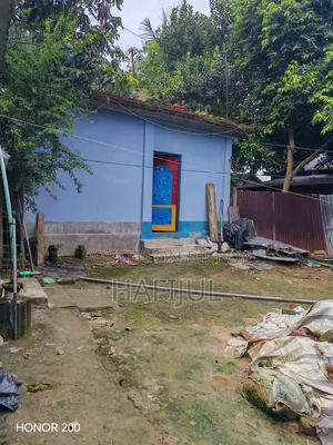 জমিটা কালেক্টারি খাস, কোন জামেলা সমস্যা ছাড়া, একটা রুম সহ ছাদ করা