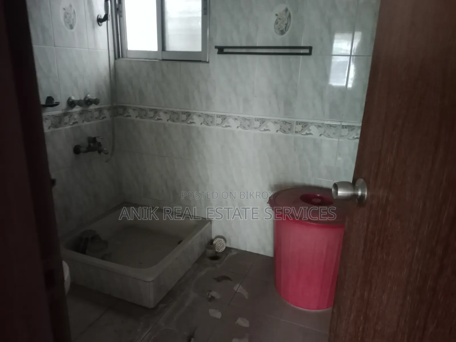 গুলশানের অনিক রিয়েল এস্টেটে ৩ বেডরুমের অ্যাপার্টমেন্ট বিক্রয়ের জন্য