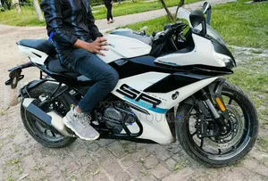 CFMoto 300SR 2025 White
