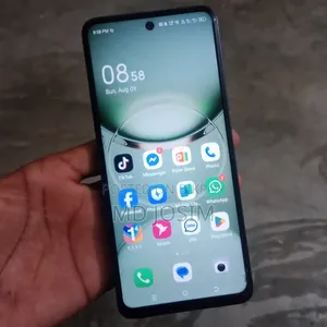 Tecno Spark 30 128 GB Yellow