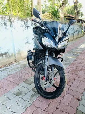 ইয়ামাহা এফজেডএস ভি২ ২০১৭ ব্ল্যাক