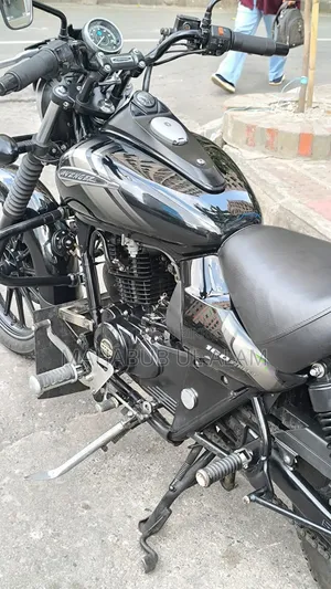 বাজাজ এভেঞ্জার ১৬০ স্ট্রিট ২০২২ ব্ল্যাক