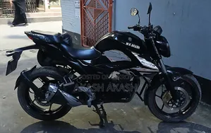 সুজুকি জিক্সার ২০২২ কালো
