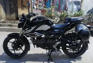 সুজুকি জিক্সার ২০২২ কালো