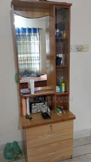 ড্রেসিং টেবিল