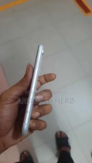 Apple iPhone XR 256 GB White
