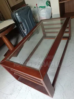 গ্লাস টপ সহ কফি টেবিল