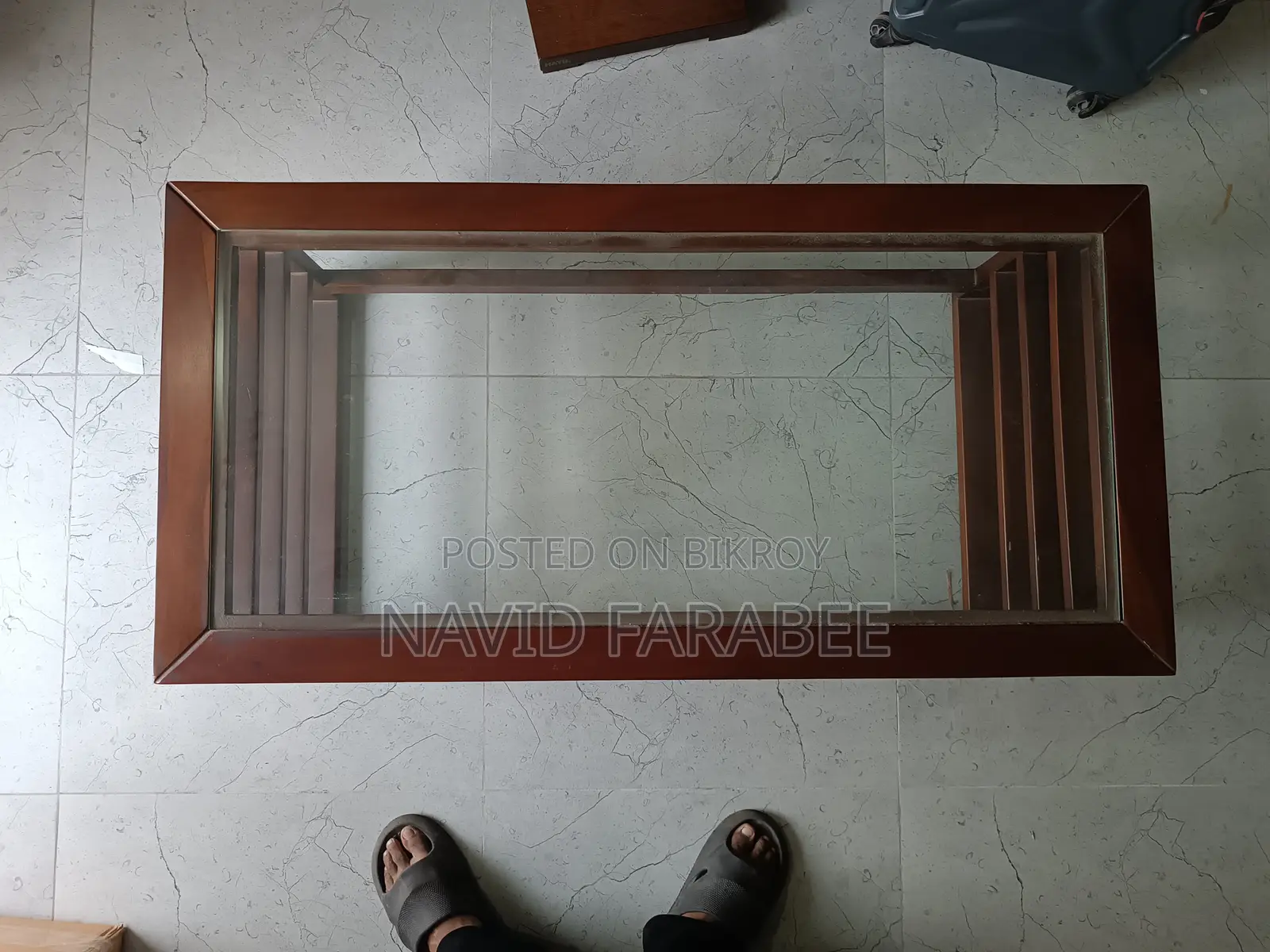 গ্লাস টপ সহ কফি টেবিল