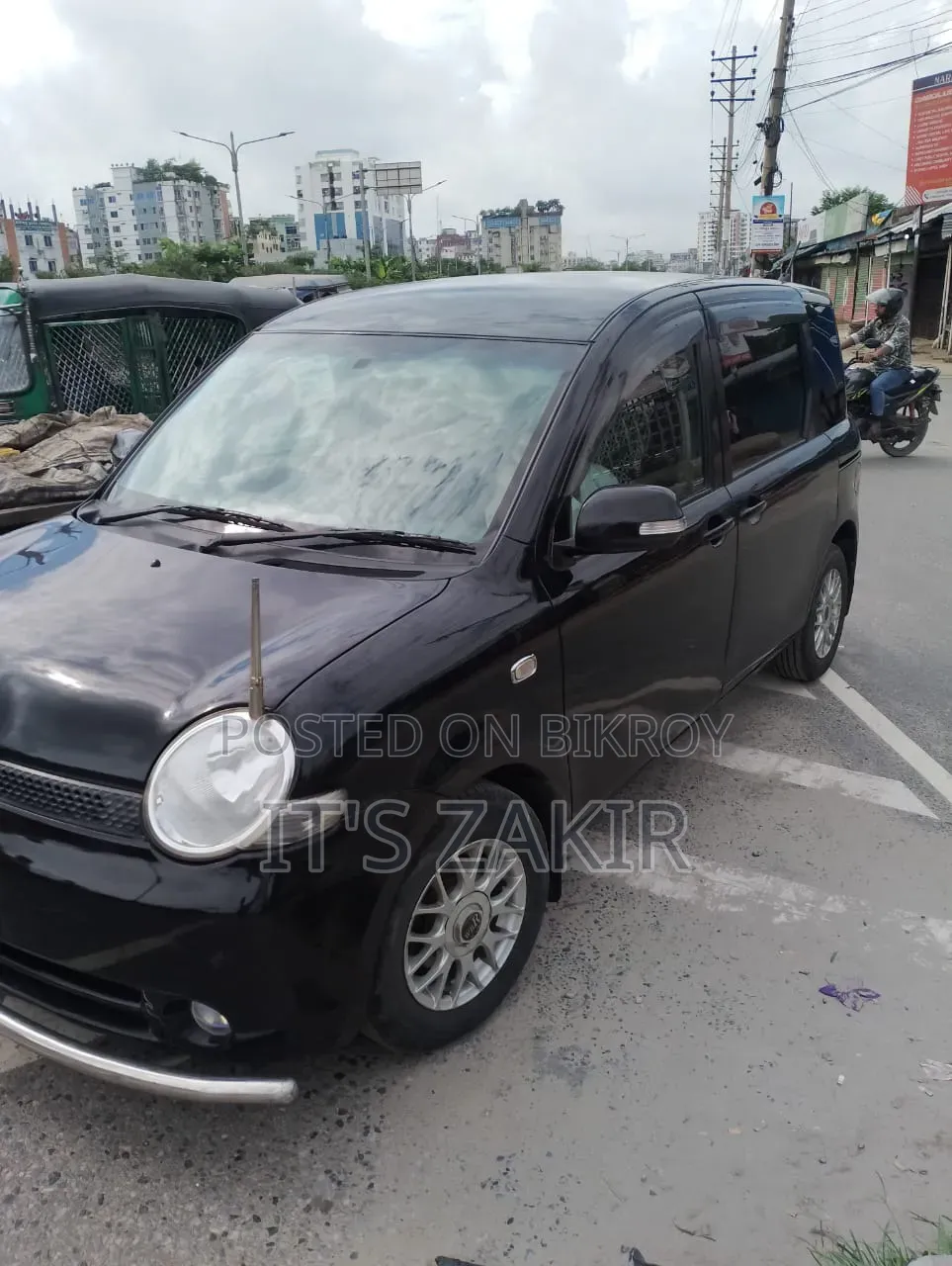 টয়োটা সিয়েন্টা ২০০৪ কালো