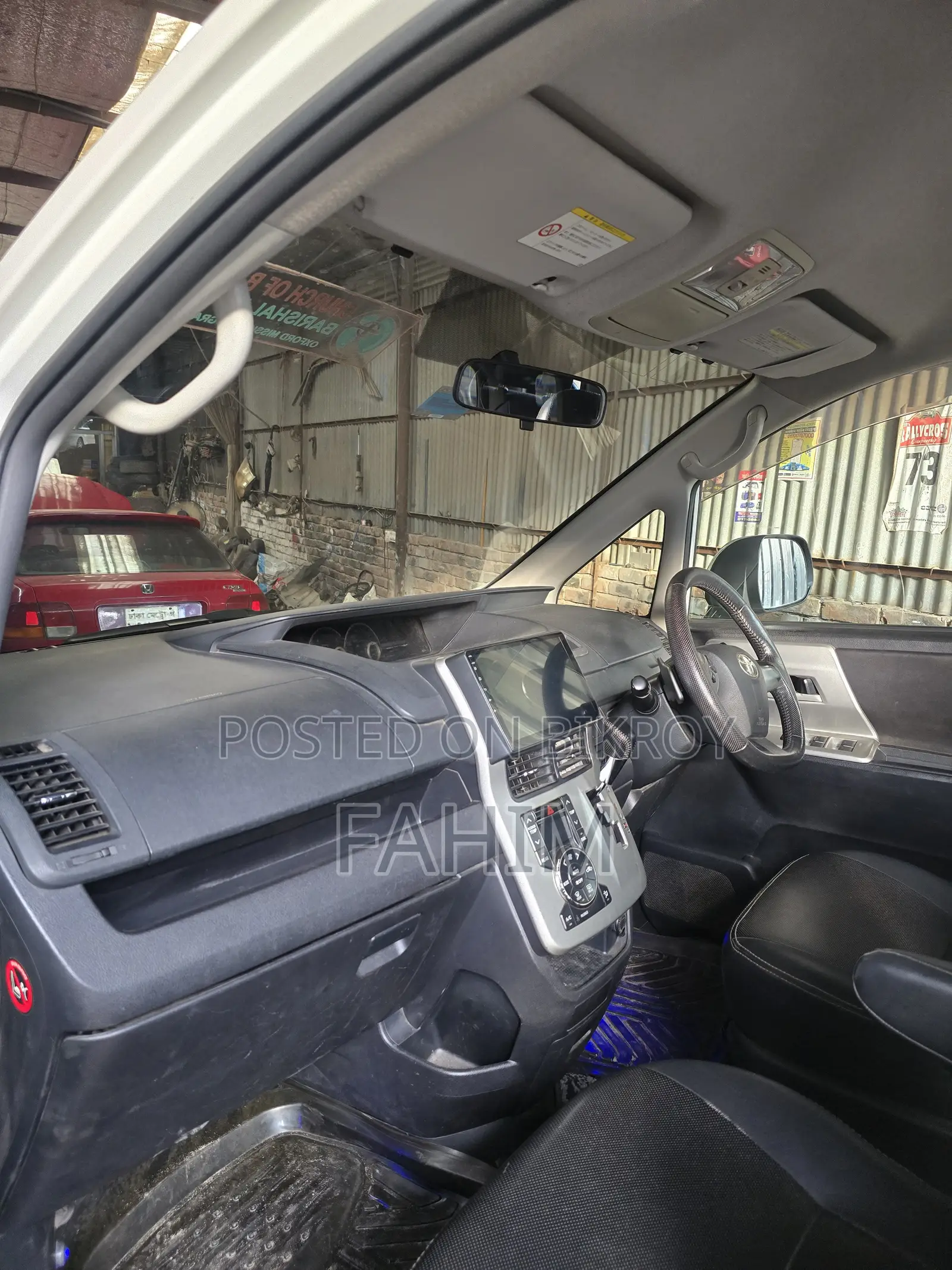 Toyota Noah 2.0 143hp FWD (7 Seater) 2012 Pearl