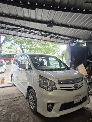 Toyota Noah 2.0 143hp FWD (7 Seater) 2012 Pearl