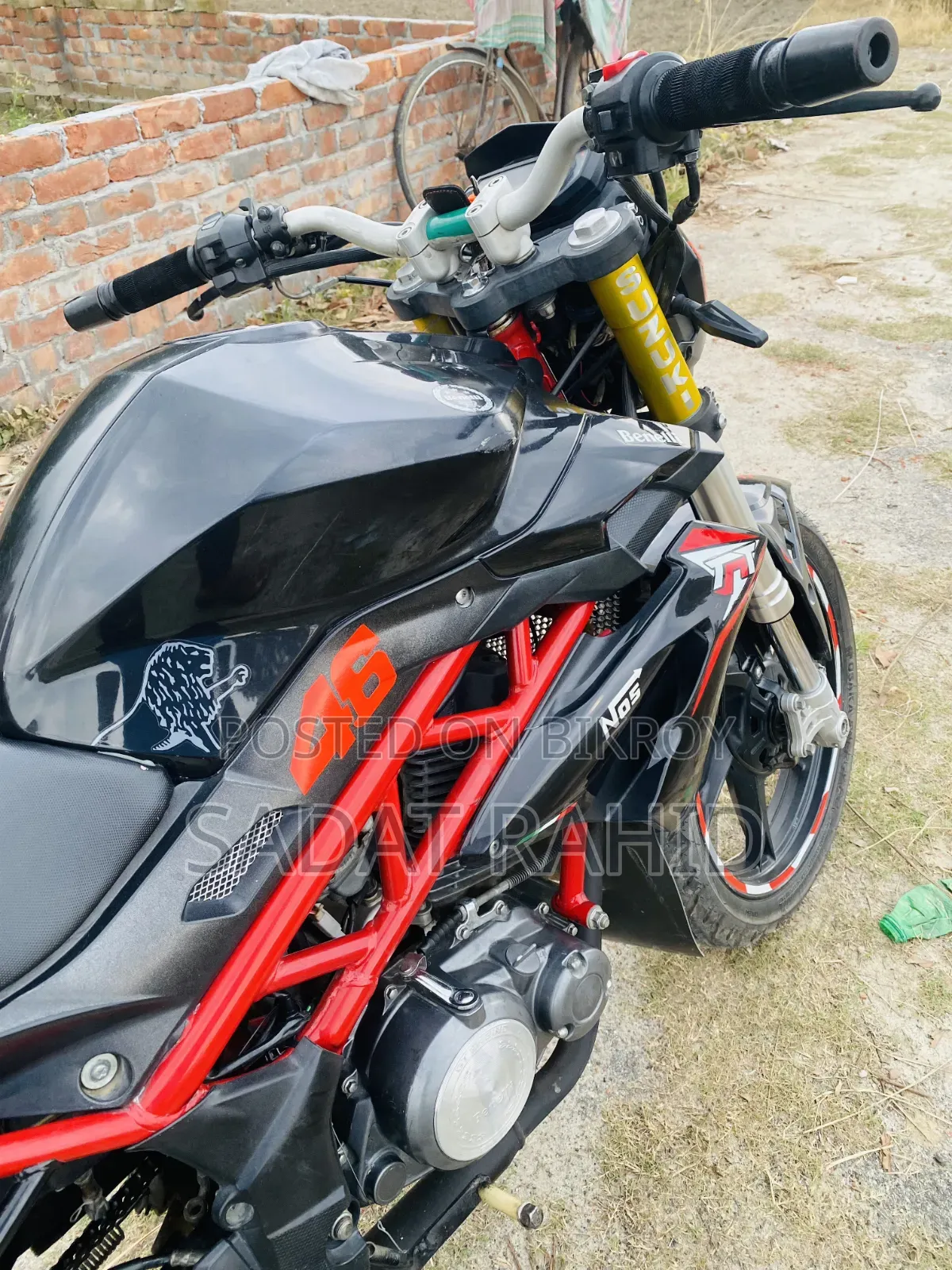 বেনেলি টিএনটি ২০২২ কালো
