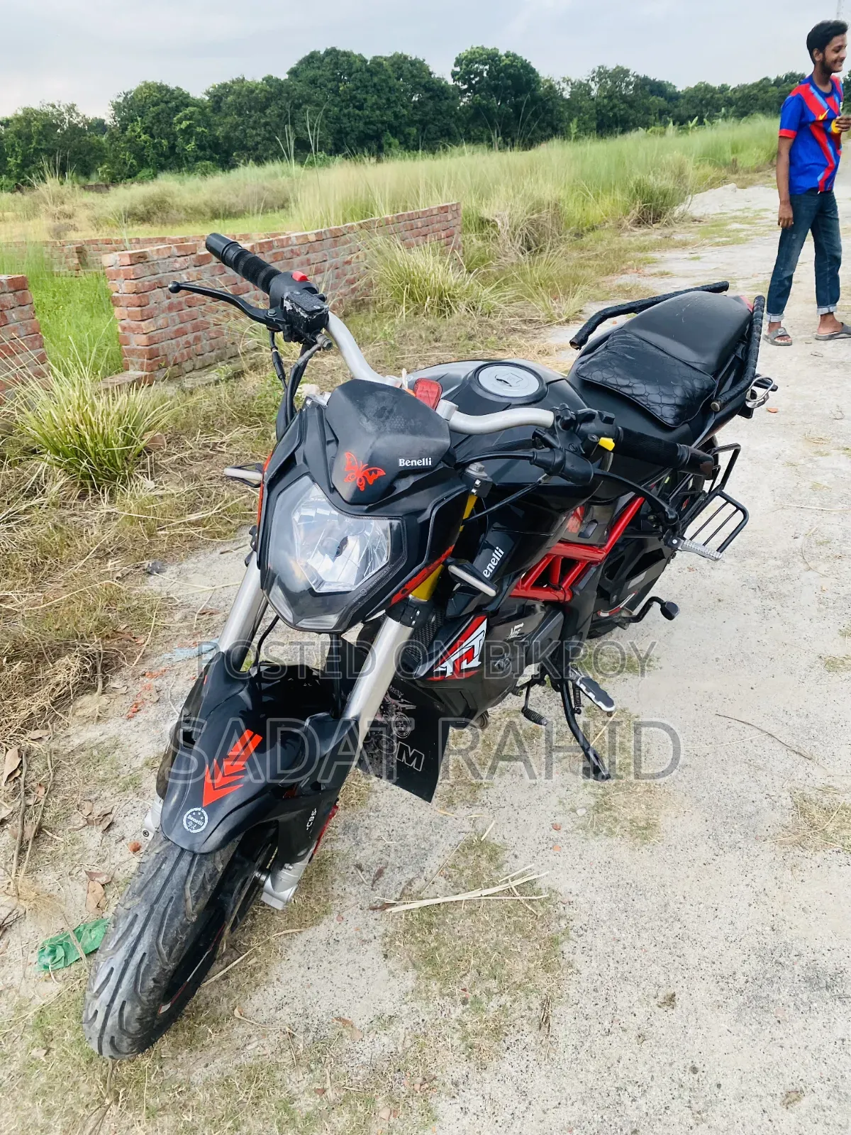 বেনেলি টিএনটি ২০২২ কালো