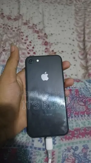 অ্যাপল আইফোন ৮ ৬৪ জিবি ব্ল্যাক