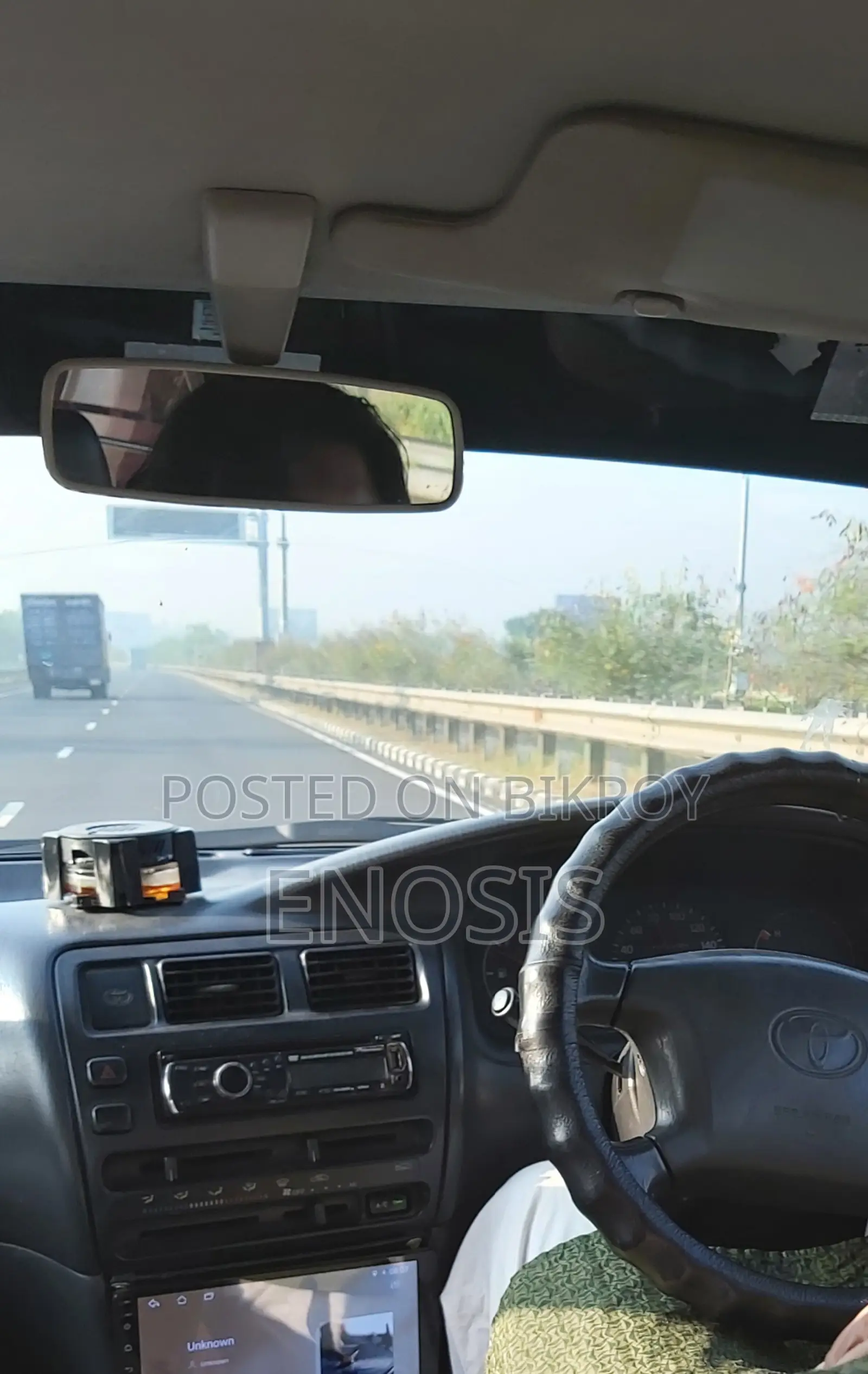 টয়োটা করোলা ২০০২ সাদা
