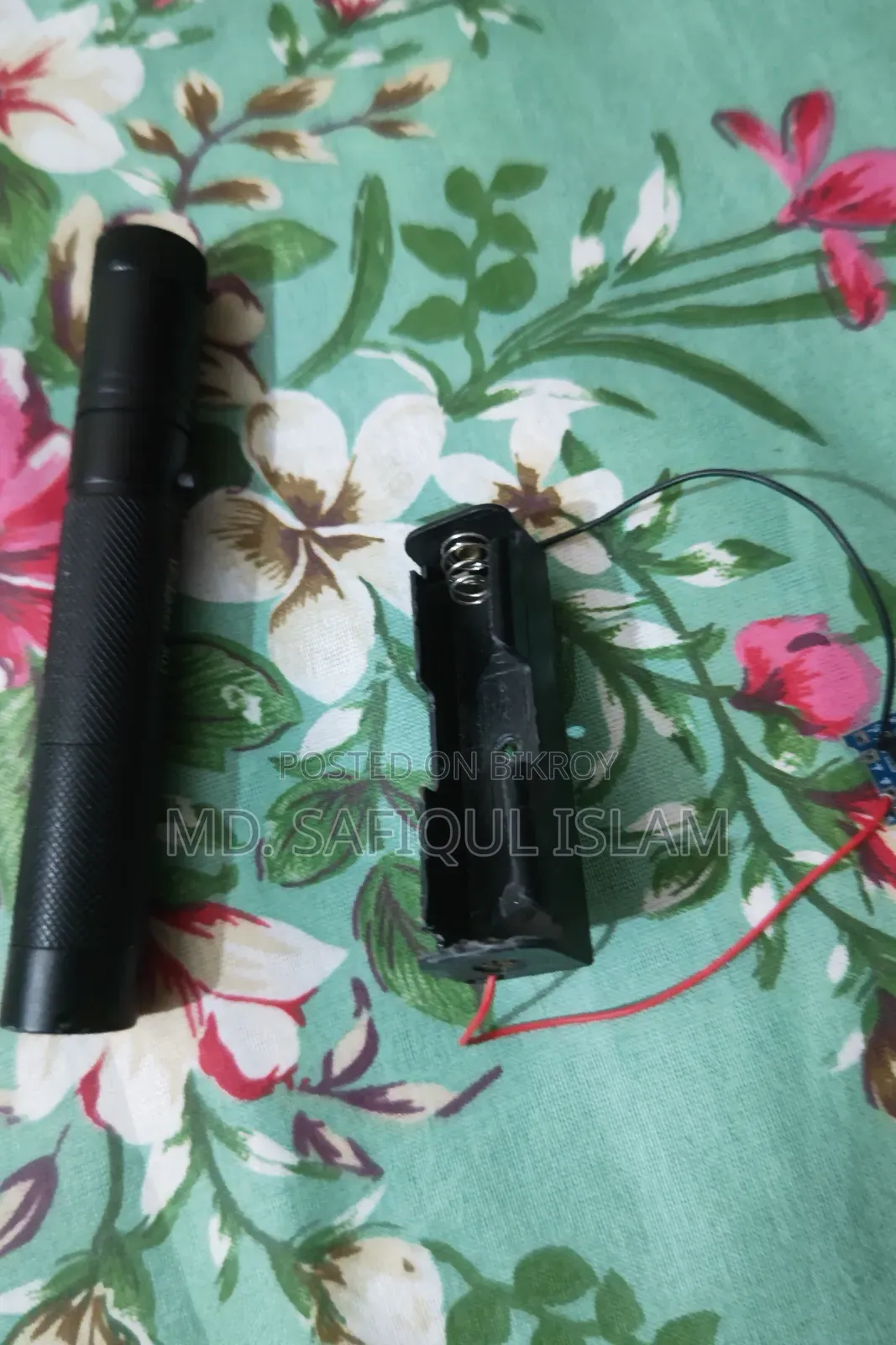 স্পিকার এবং ইলেকট্রনিক আইটেম