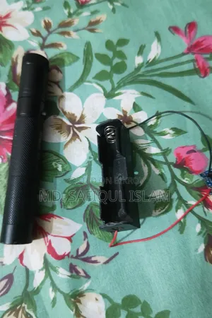 স্পিকার এবং ইলেকট্রনিক আইটেম