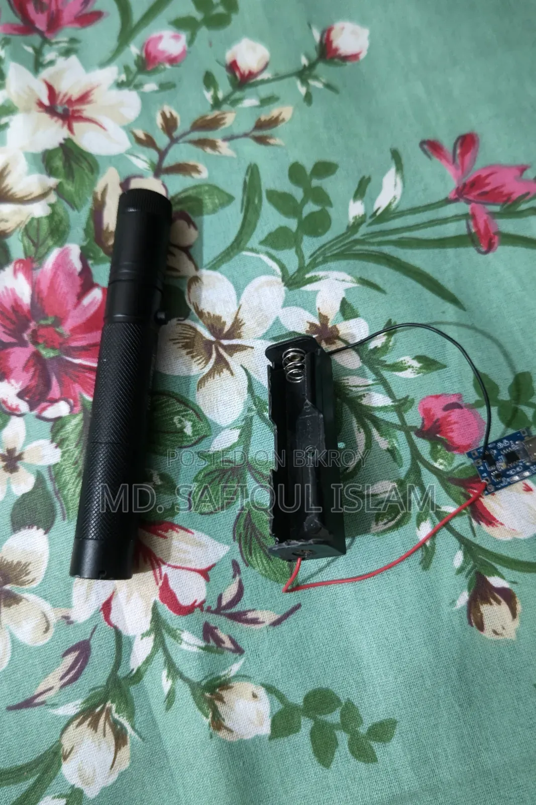 স্পিকার এবং ইলেকট্রনিক আইটেম