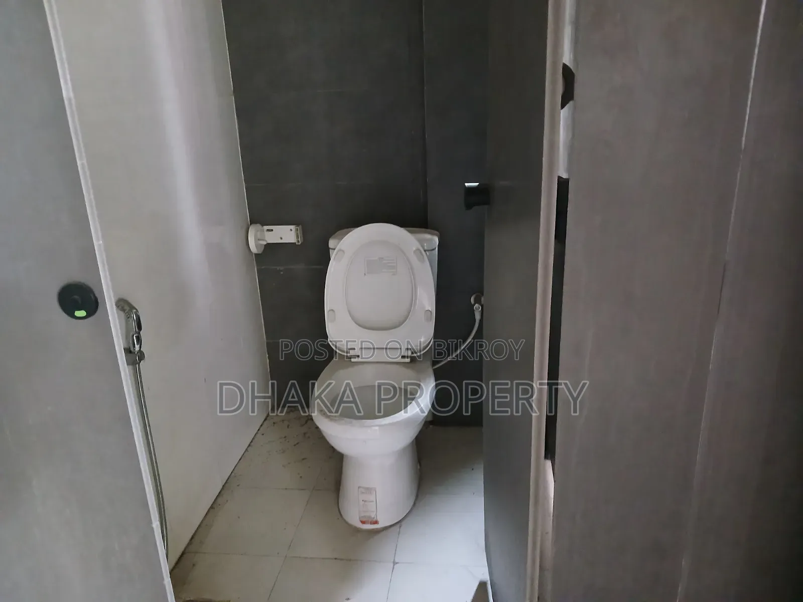 গুলশান ২ এ ৭০০০ বর্গফুটের বাণিজ্যিক সাজানো অফিস ভাড়া