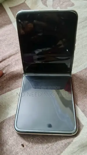 মটোরোলা রেজ্র ৪০এস ২৫৬ জিবি সাদা