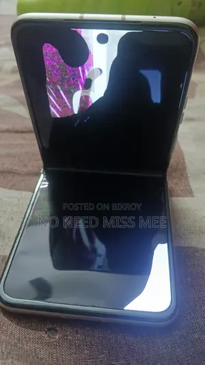মটোরোলা রেজ্র ৪০এস ২৫৬ জিবি সাদা