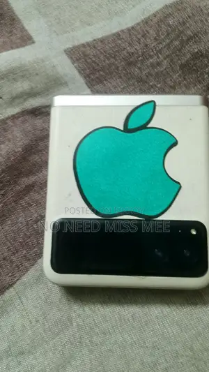 মটোরোলা রেজ্র ৪০এস ২৫৬ জিবি সাদা
