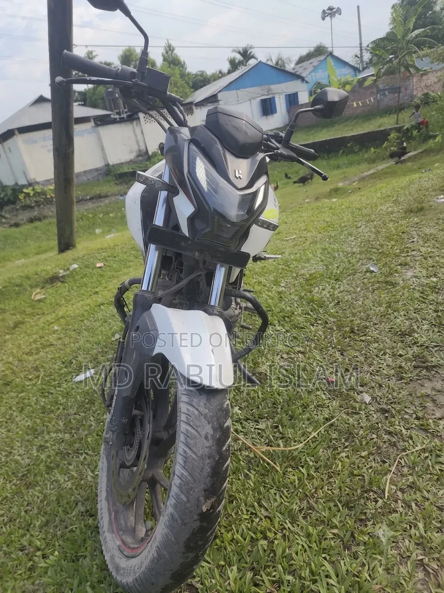 Hero Thriller 160R 2021 White