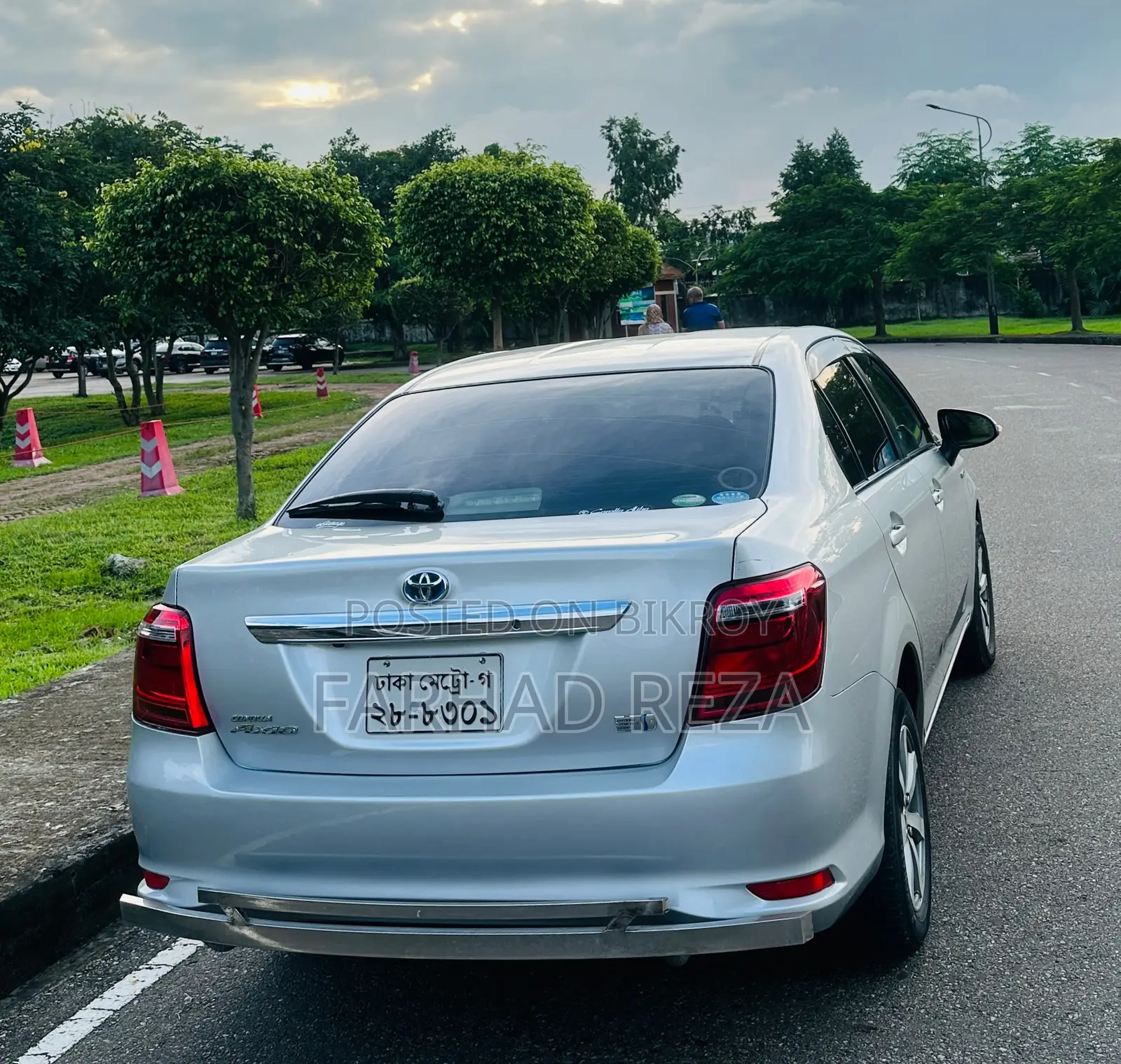 টয়োটা অ্যাক্সিও ২০১৫ রূপালী