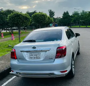টয়োটা অ্যাক্সিও ২০১৫ রূপালী