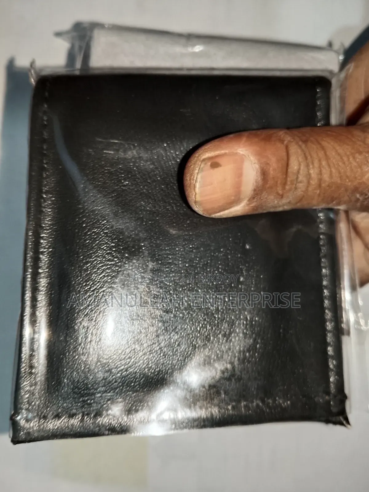 আমানুল্লাহ এন্টারপ্রাইজ পুরুষদের জেনুইন এমবসড ওয়ালেট। (১৫ পিস)