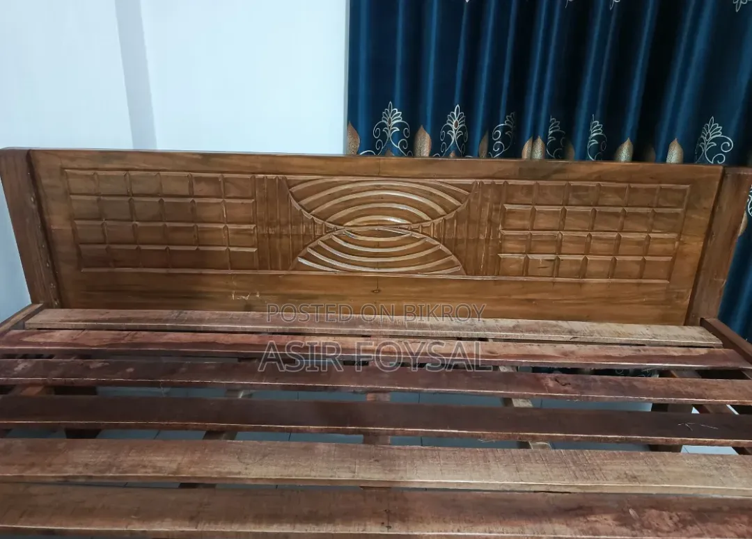কড়াই কাঠ ৬'/৭' খাট প্রায় নতুন