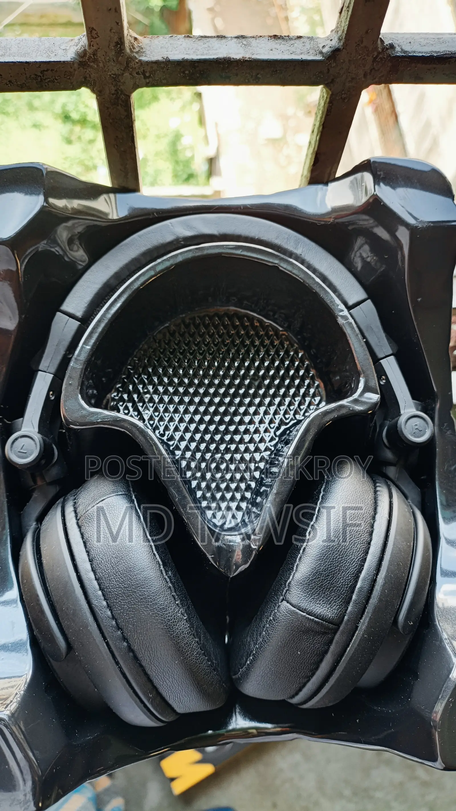 Maono AU-MH601 স্টুডিও হেডফোন (সামান্য লক সমস্যা)