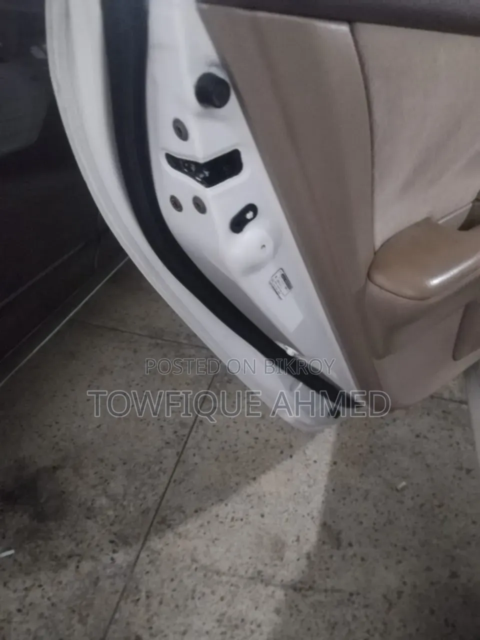 টয়োটা করোল্লা সেডান অটোমেটিক ২০০৪ সাদা