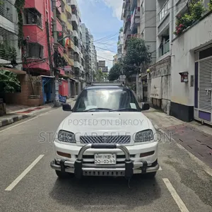 টয়োটা র‍্যাভ৪ ১৯৯৫ সাদা