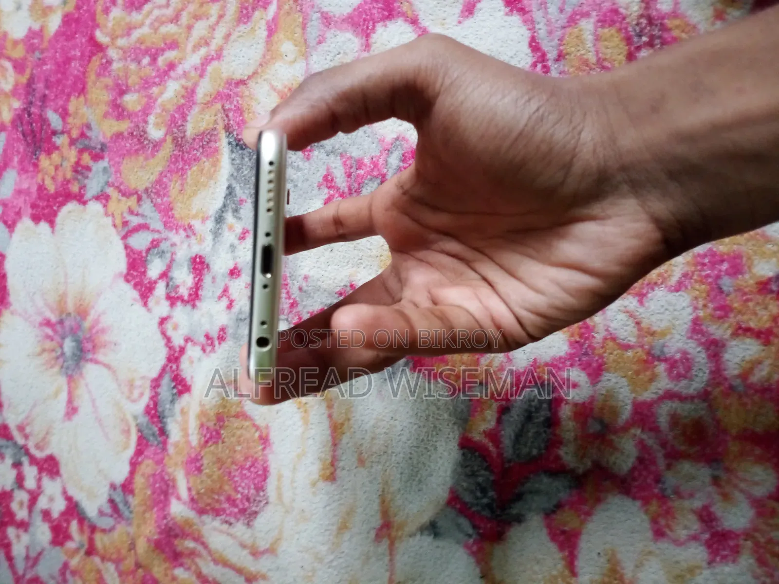 অ্যাপল আইফোন ৬এস ৬৪ জিবি রোজ গোল্ড