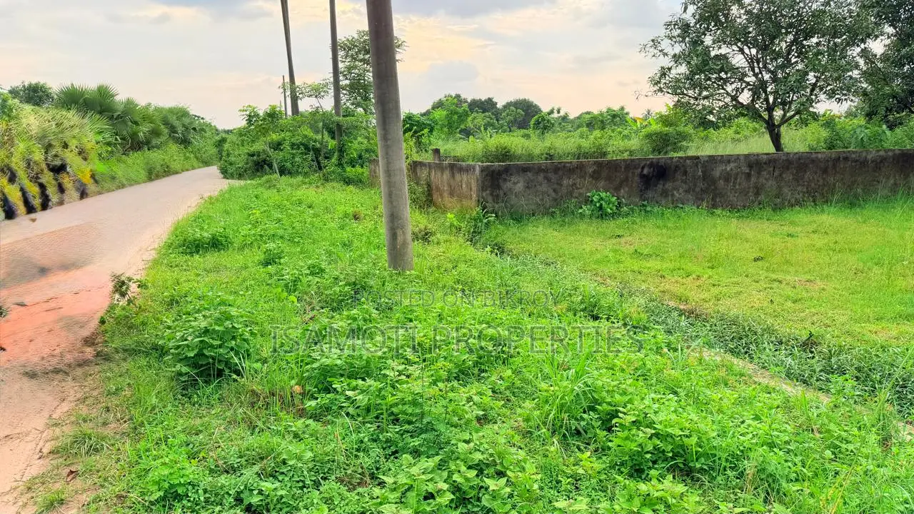 ৭৫ ফিট রোড দক্ষিণ ৬ কাঠা পূর্বাচল সেক্টর ৩