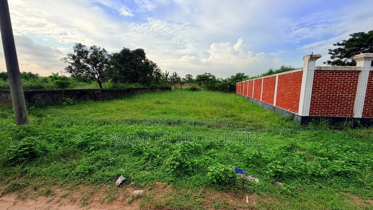 ৭৫ ফিট রোড দক্ষিণ ৬ কাঠা পূর্বাচল সেক্টর ৩