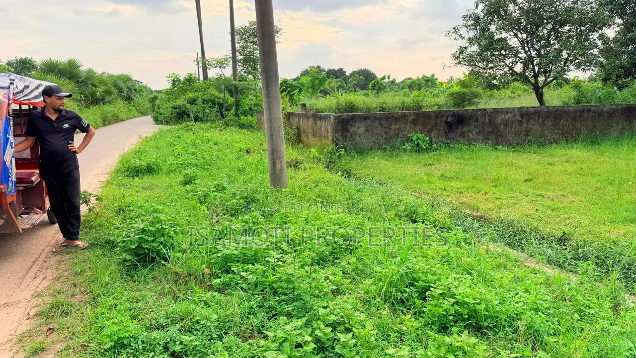 ৭৫ ফিট রোড দক্ষিণ ৬ কাঠা পূর্বাচল সেক্টর ৩