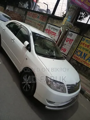 টয়োটা করোলা ২০০৪ সাদা