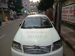 টয়োটা করোল্লা ২০০৪ সাদা