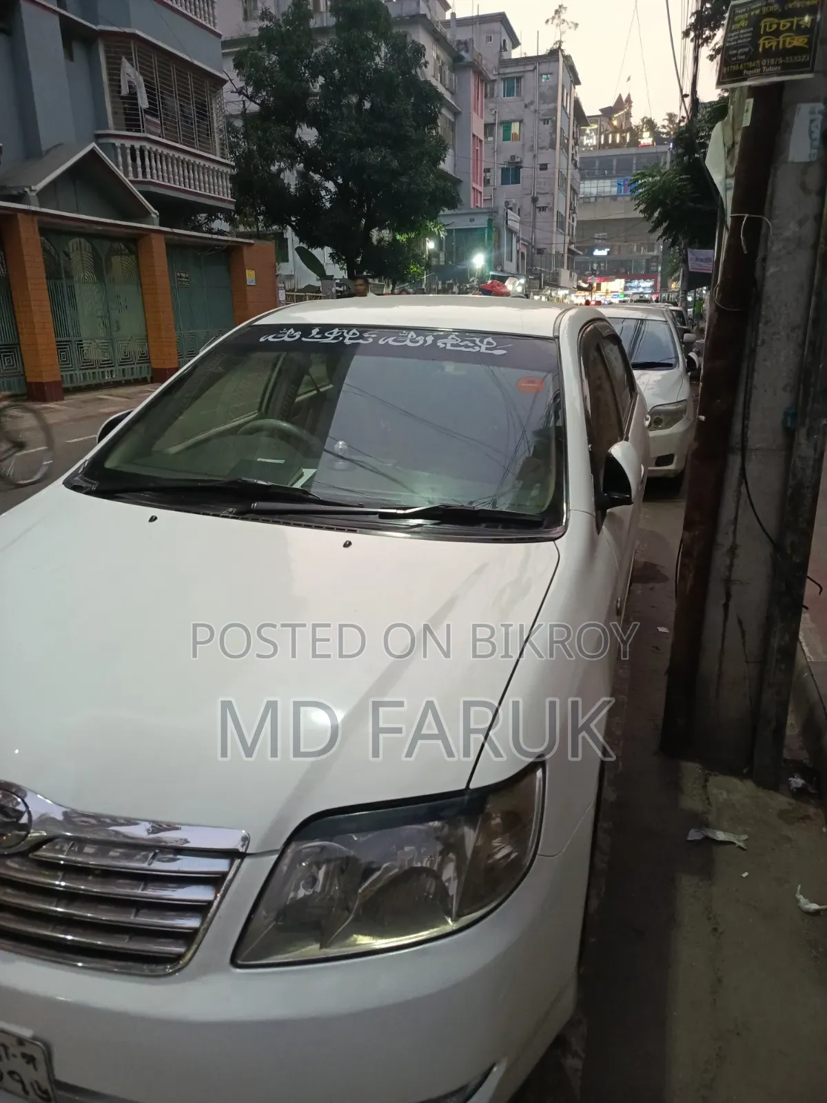 টয়োটা করোল্লা ২০০৪ সাদা