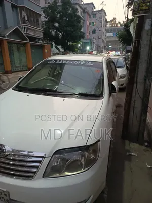 টয়োটা করোল্লা ২০০৪ সাদা