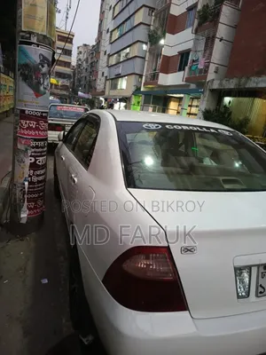 টয়োটা করোল্লা ২০০৪ সাদা