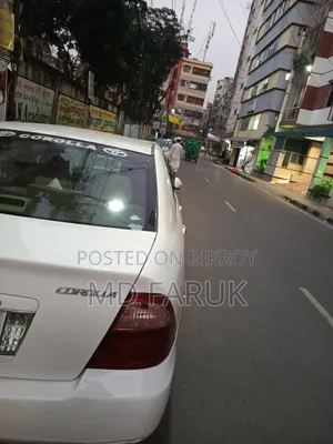 টয়োটা করোল্লা ২০০৪ সাদা