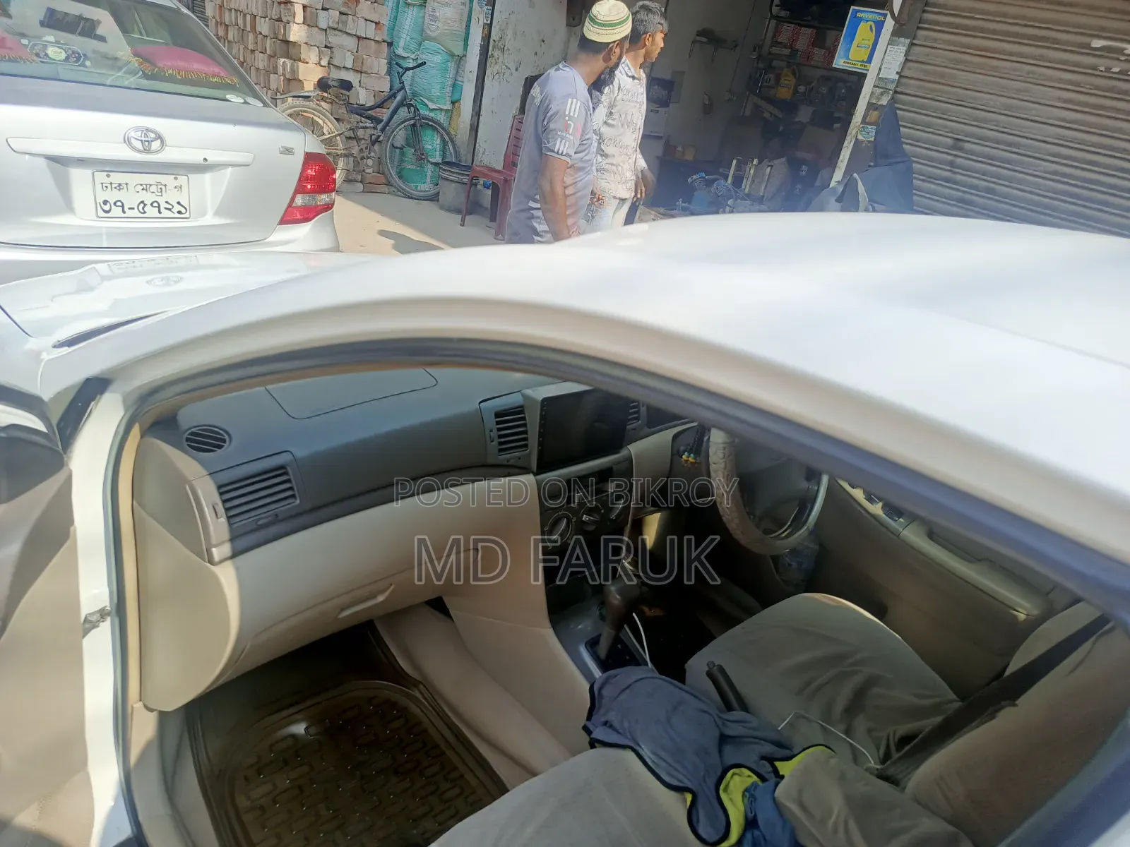 টয়োটা করোল্লা ২০০৪ সাদা