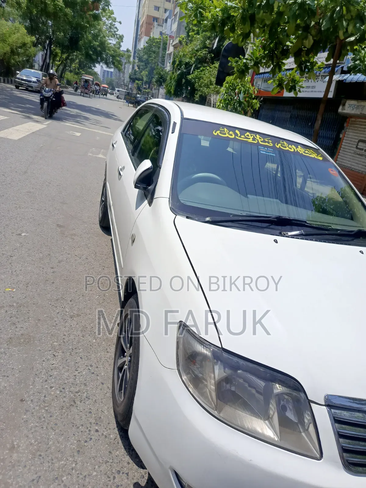 টয়োটা করোল্লা ২০০৪ সাদা