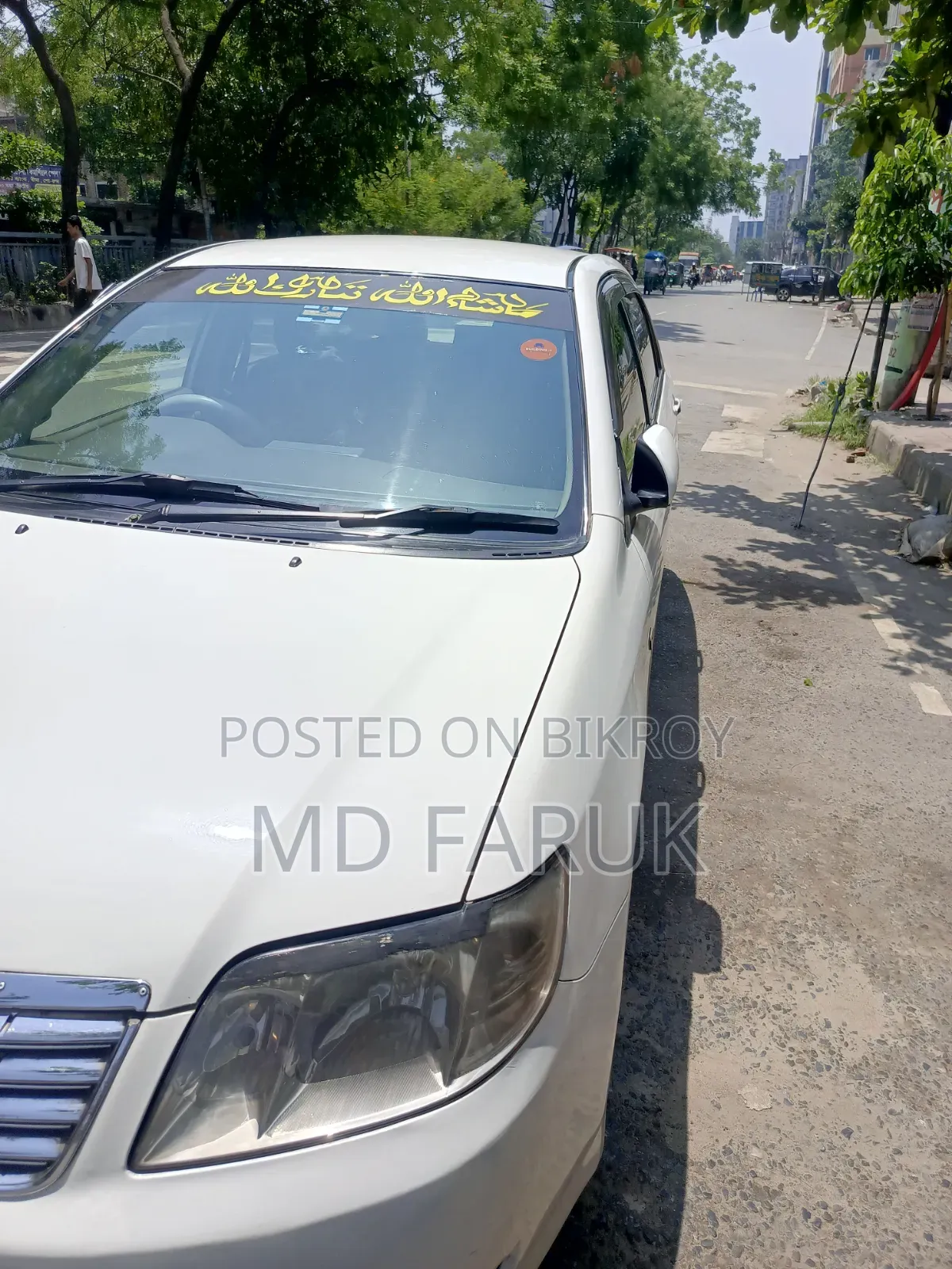 টয়োটা করোল্লা ২০০৪ সাদা