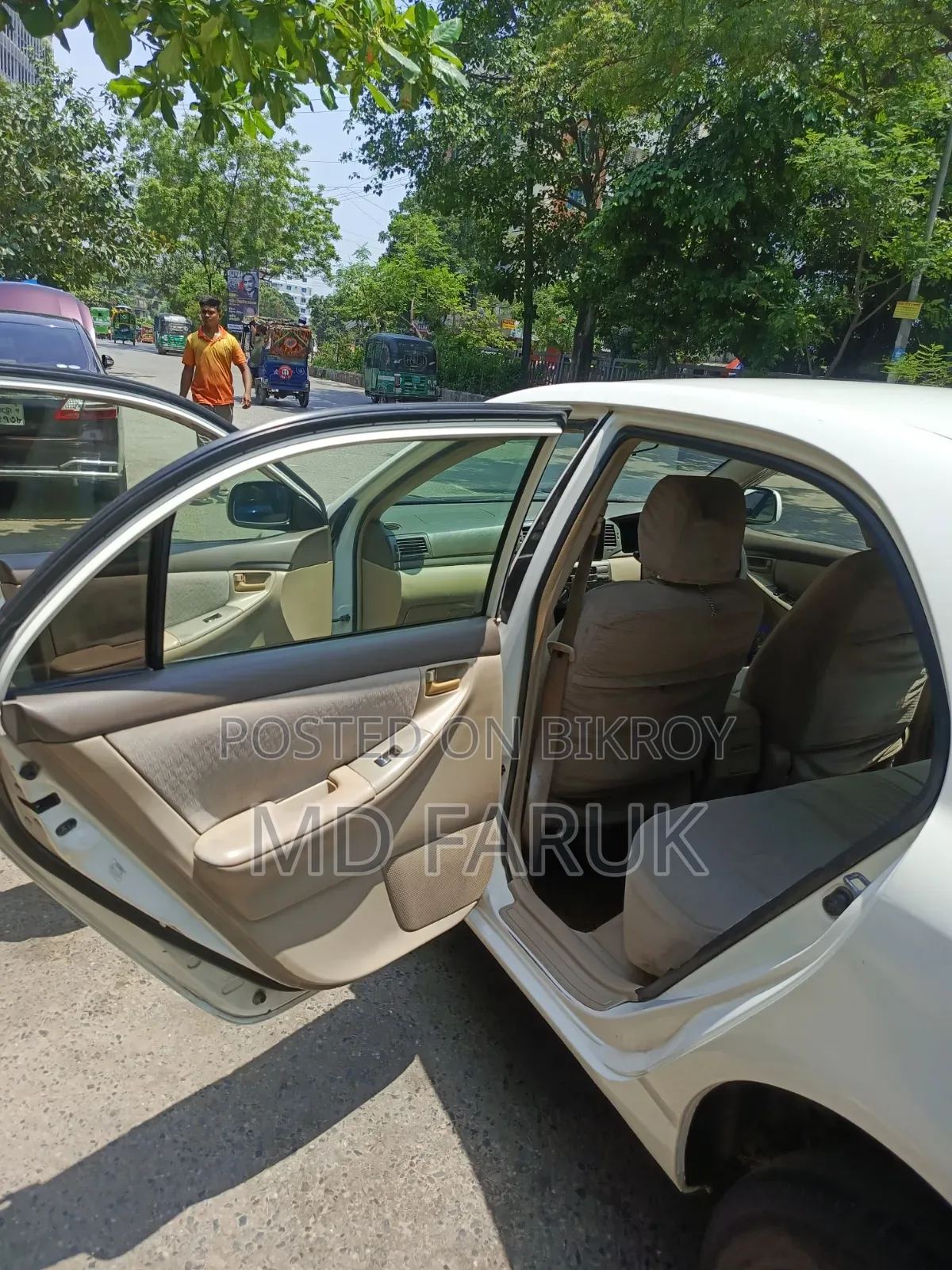 টয়োটা করোল্লা ২০০৪ সাদা