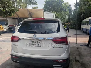 চ্যাঙ্গান হান্টার প্লাস ২.০ পেট্রোল ৪x৪ ২০২২ সাদা
